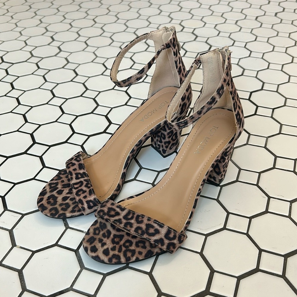 Top Moda leopard heels EUC size 8